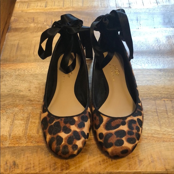 Lord & Taylor 424 Fifth Leopard Calf Hair Flats - Picture 2 of 7